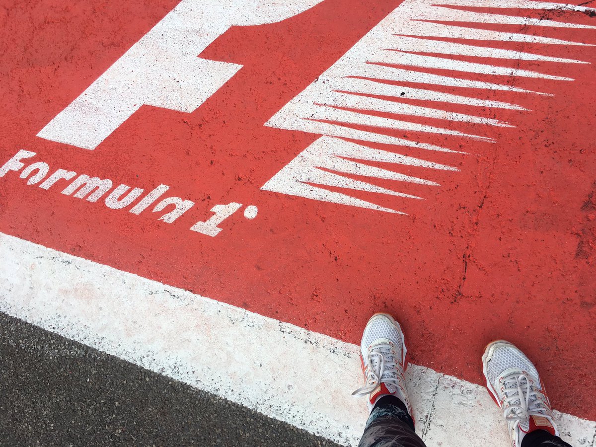 Oana_Popoiu's tweet photo. Spa Gods, please stay with me for the next hour. #norain #runthattrack https://t.co/gfUgLIuXTe