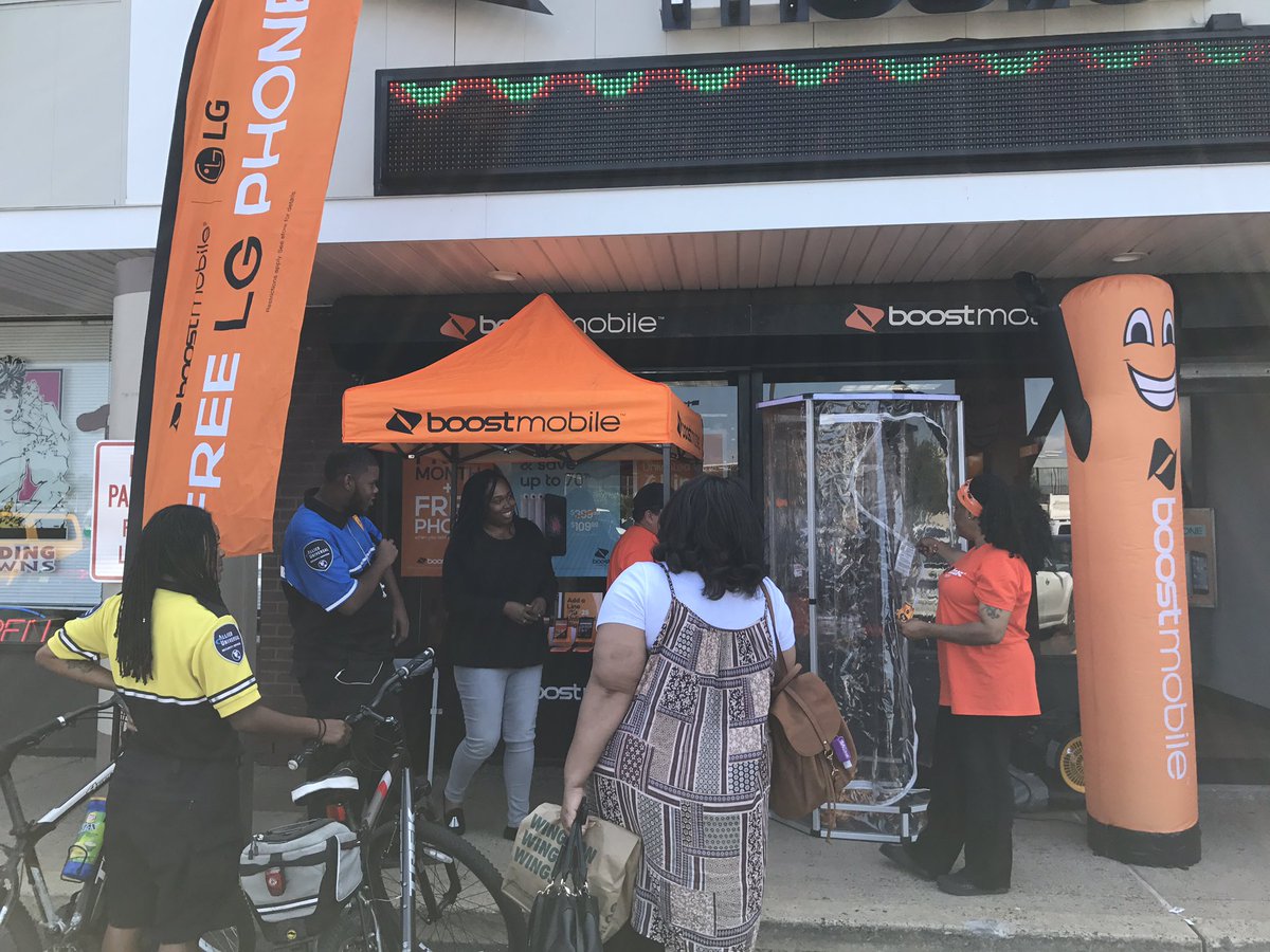 vtruongcao's tweet image. What party?! #BoostTakeOver #VIP 🎉🔥🛍💯💸🎁🎟 @SMcgowan763 @JayMiglionico @VIPwireless @boostelevate @arkideas @Atvanced @powerregionwins