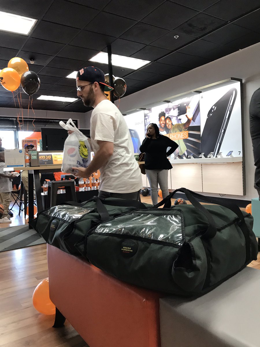 vtruongcao's tweet image. What party?! #BoostTakeOver #VIP 🎉🔥🛍💯💸🎁🎟 @SMcgowan763 @JayMiglionico @VIPwireless @boostelevate @arkideas @Atvanced @powerregionwins