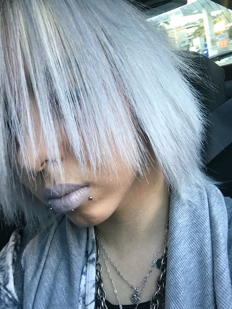 matanen91's tweet photo. Dyed the #hair gray, also wore my gray #lipstick for the 1st time in a very long time 💄
#grayhair #graylipstick https://t.co/BKxm8rmhe7