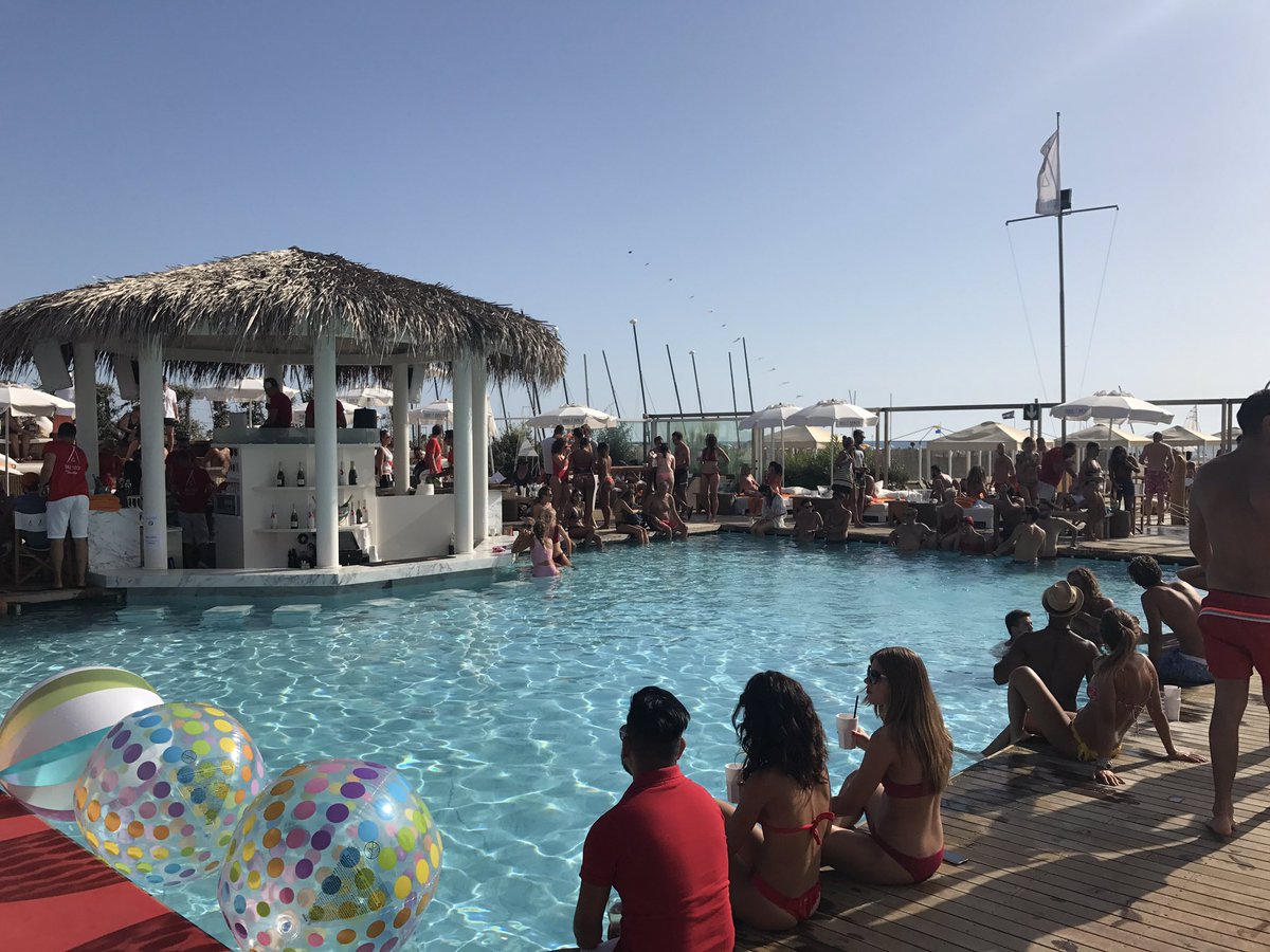 SergioSangio's tweet photo. #NikkibeachVersilia #partyinred molto #luxury ๐๐พ๐พ๐พ#cool #fashion https://t.co/kSzuDn3Rg4