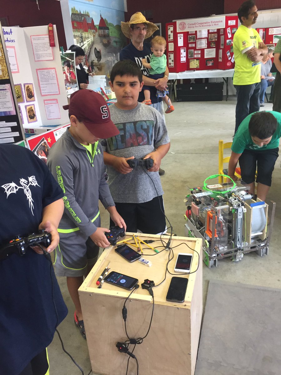 DjmadaffRomano's tweet photo. First Tech challenge robotics is awesome! #roboticsrule #4Hfair https://t.co/Ixfp7ZorO9