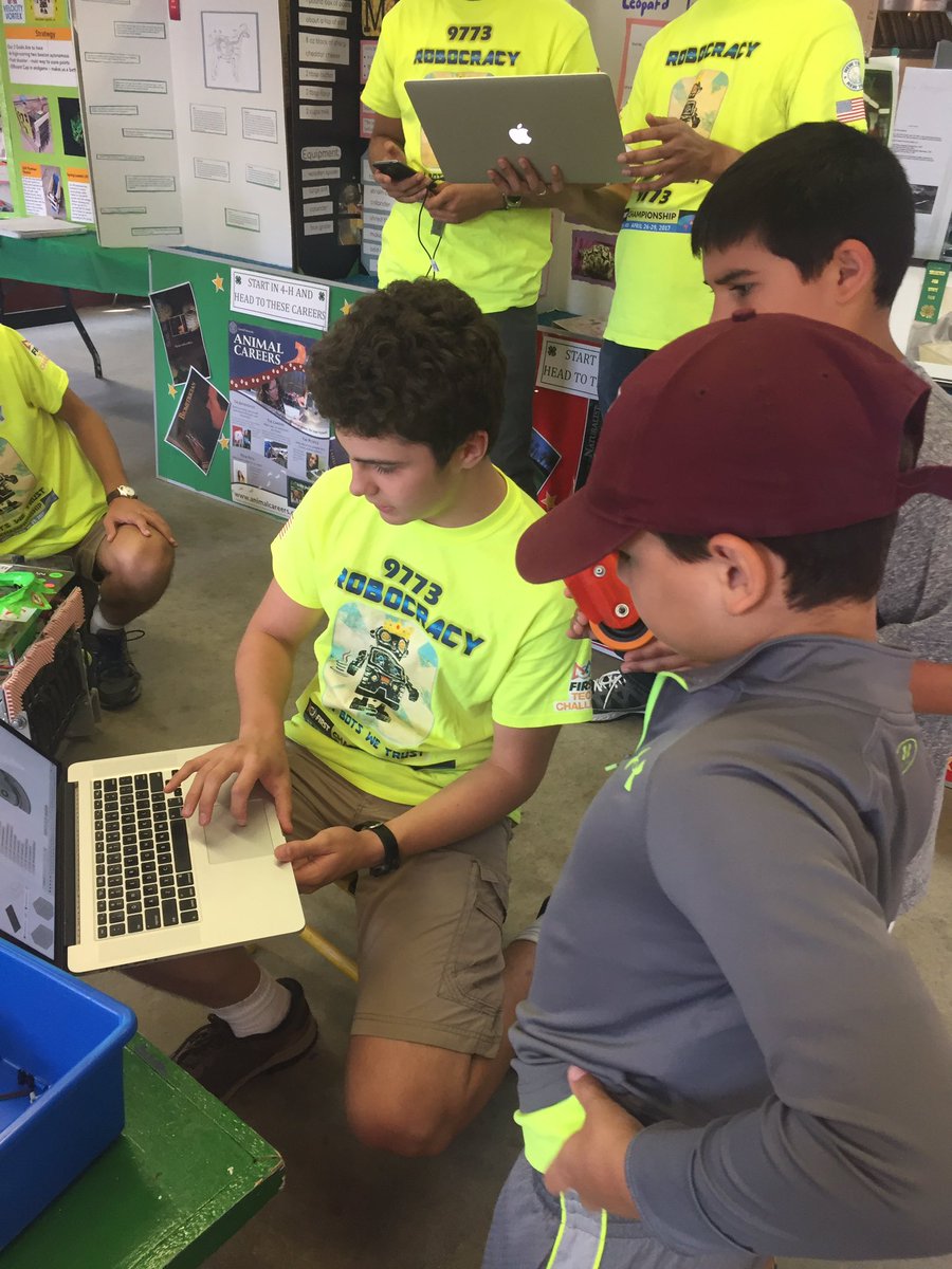 DjmadaffRomano's tweet photo. First Tech challenge robotics is awesome! #roboticsrule #4Hfair https://t.co/Ixfp7ZorO9