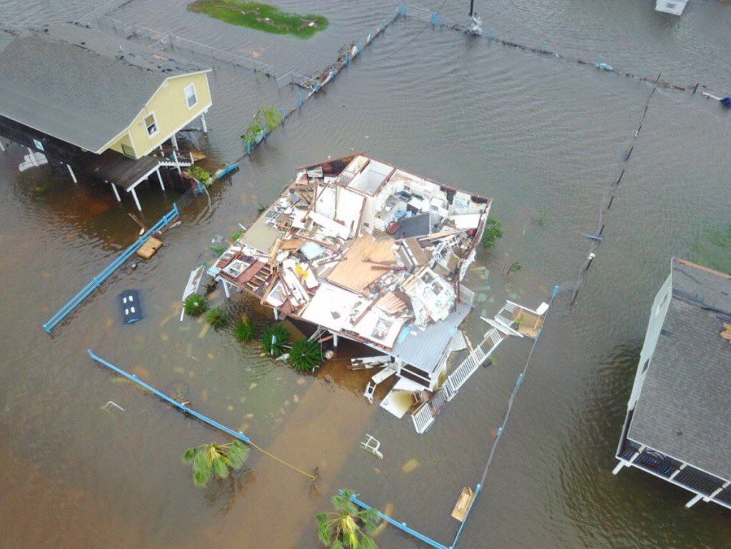 KatieMurch's tweet photo. Photos from #PortAransas are coming in through a friend's friend. Breaking my heart. #harvey #aftermath https://t.co/qWQdHicGw0