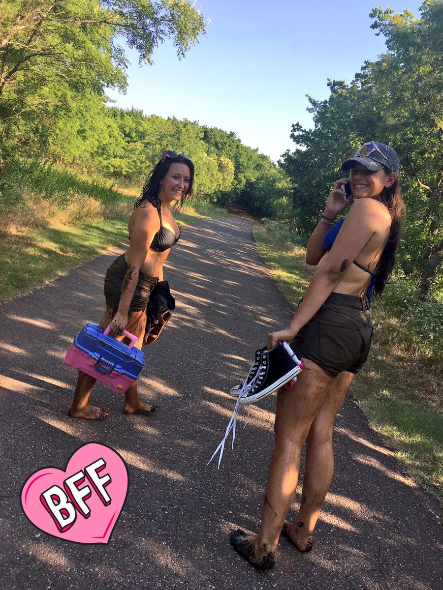 isabella__M's tweet photo. Happy birthday sis!!!❤️❤️ https://t.co/ft38gHvbit