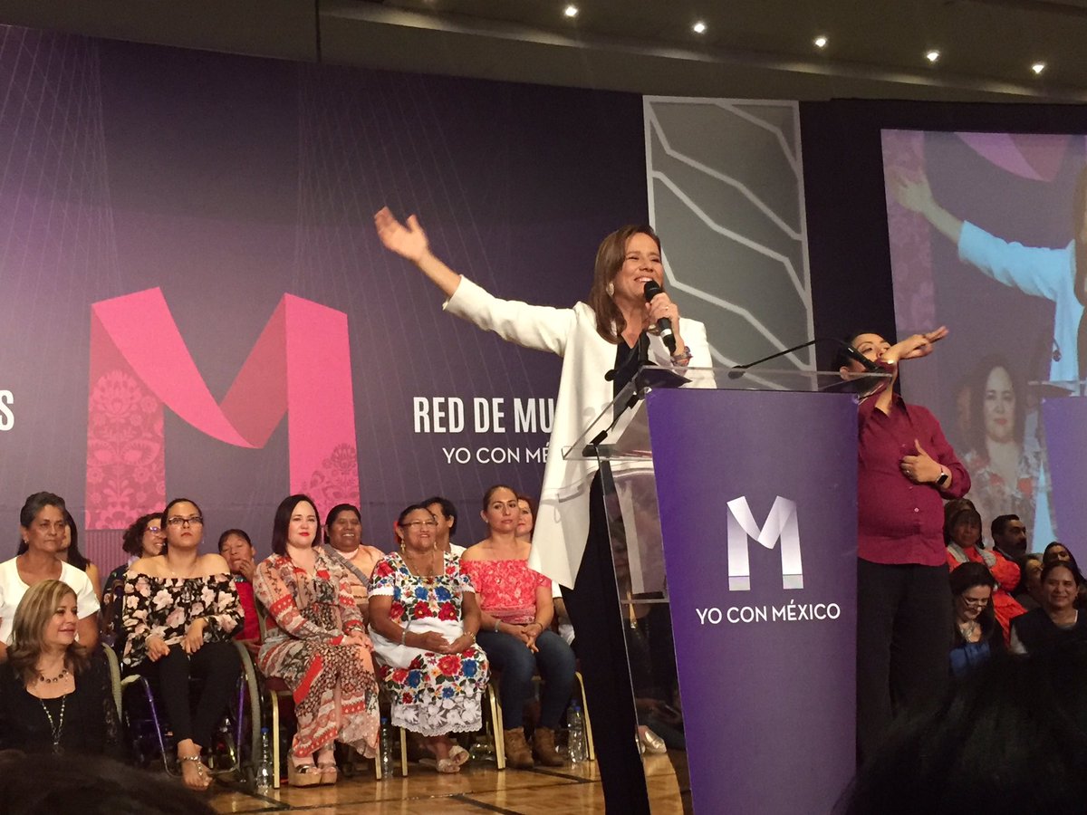pespinosat's tweet photo. "Todas las que estamos aquí son mi equipo; sin recursos no spots...con mística,valores,amor por México" @Mzavalagc #SomosMaZ #Presidenta2018 https://t.co/T20ixa5GmG