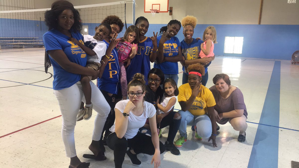 lexxieenicole's tweet photo. Today my chapter had the opportunity to do service at Connie Maxwell Group Home. This was one of the BEST experiences. #ZKPoodles #eeyipp ππ https://t.co/ibnupydaPM