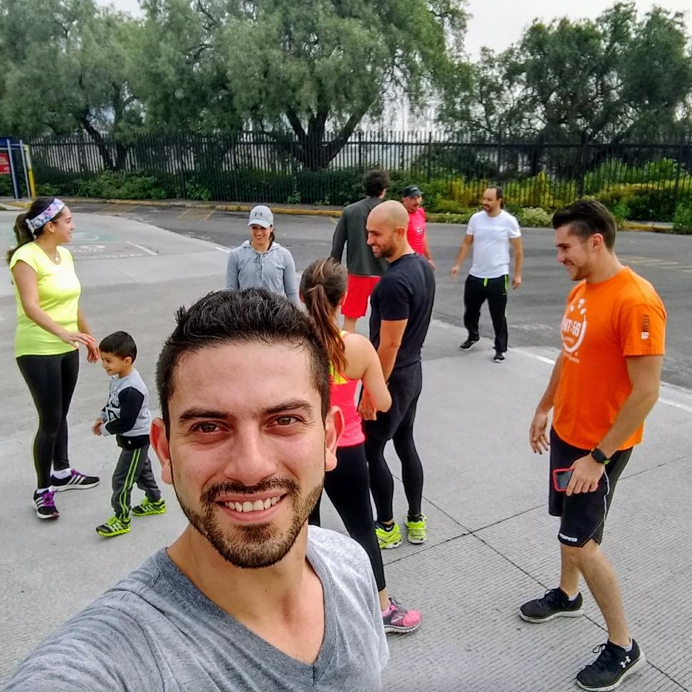 LeanderGlez's tweet photo. Día 55: "Wake n Flex"
¡Que combinación! C.U. y Hit56. Sabadito fresco, amigos y entrenamiento. 
#felizsabado #finde #hit56 https://t.co/DeW2nEulfr