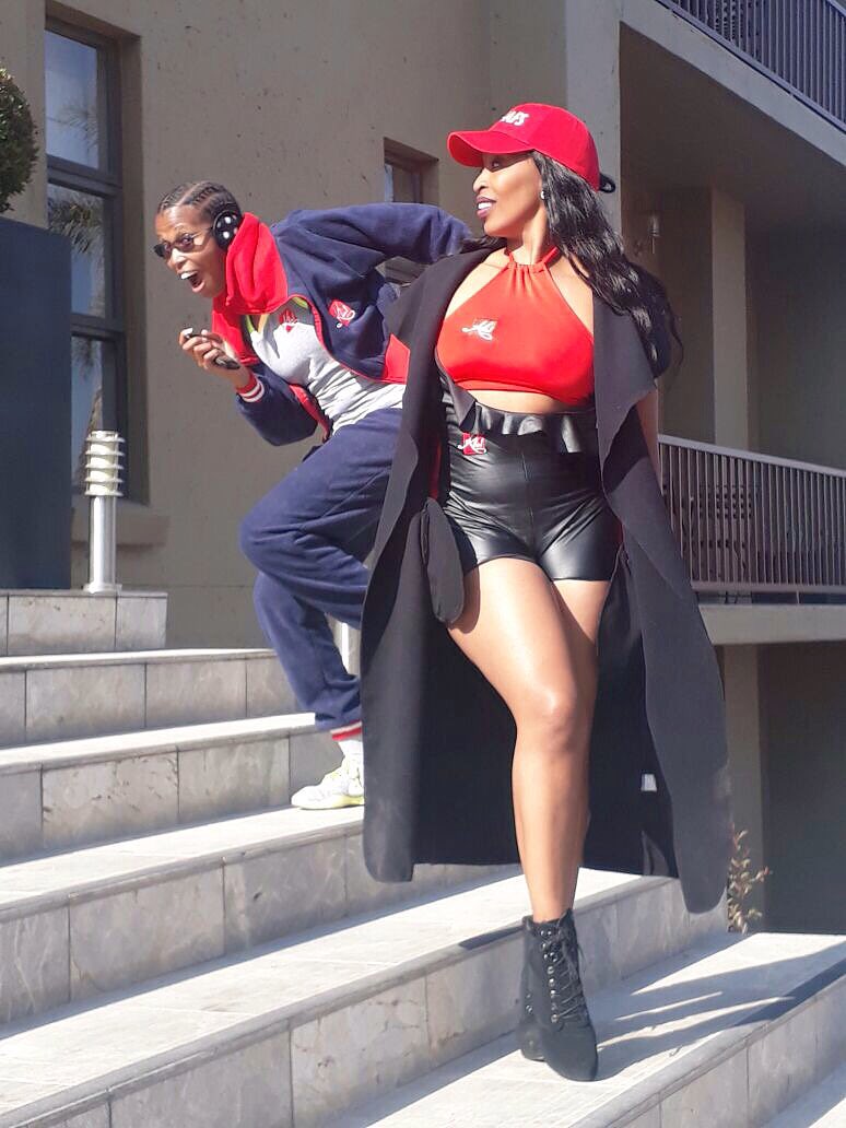 Khabonina_Q's tweet photo. Loved this moment 🤣🙆🏾
Dear @dambisa123 ... Thank you for always making an effort to show love and support no matter what ! #DTFIB Madness https://t.co/X0q9AfGrYq