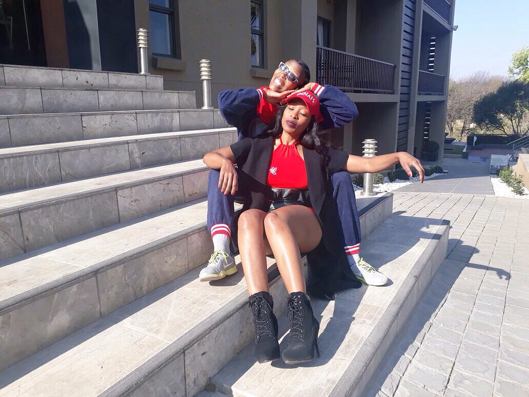 Khabonina_Q's tweet photo. Loved this moment 🤣🙆🏾
Dear @dambisa123 ... Thank you for always making an effort to show love and support no matter what ! #DTFIB Madness https://t.co/X0q9AfGrYq