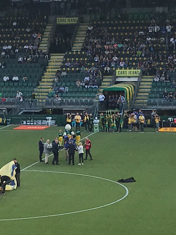 <a href="/sarinawiegman/">sarinawiegman</a> gehuldigd en met sportpenning <a href="/GemeenteDenHaag/">Gemeente Den Haag</a> bekroond #ADOhee #terecht #trots