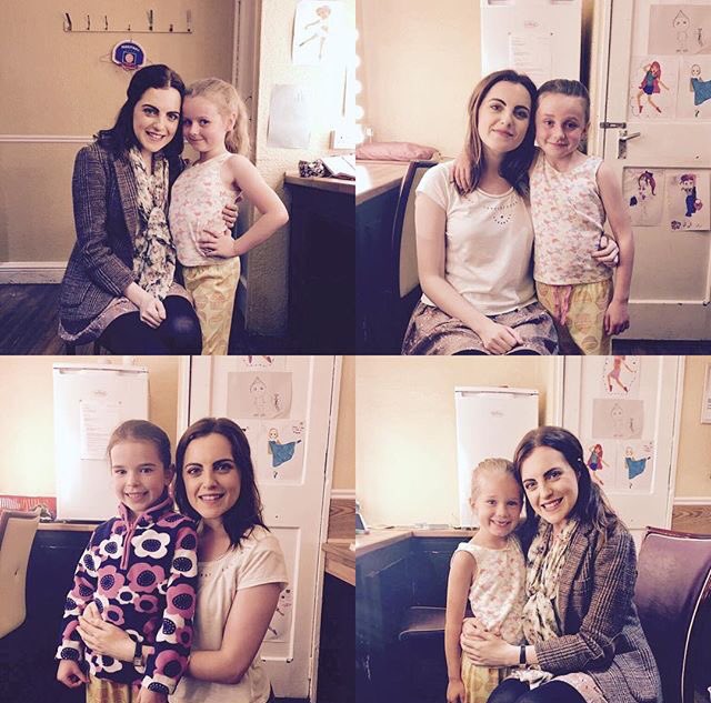 OnceMusicalDub's tweet image. Aaaawww. @NiamhPerry is saying goodbye to the four superstars who played her on-stage daughter, Ivonka. #OnceinDublin #finalshow ❤️