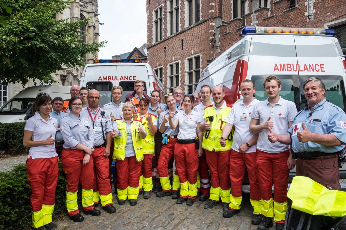 DZIVM's tweet image. Bedankt aan de vele vrijwilligers van @RodeKruisMeBo en @RodeKruisVL. Je vindt hun hulppost Onder-Den-Toren. #Maanrock17