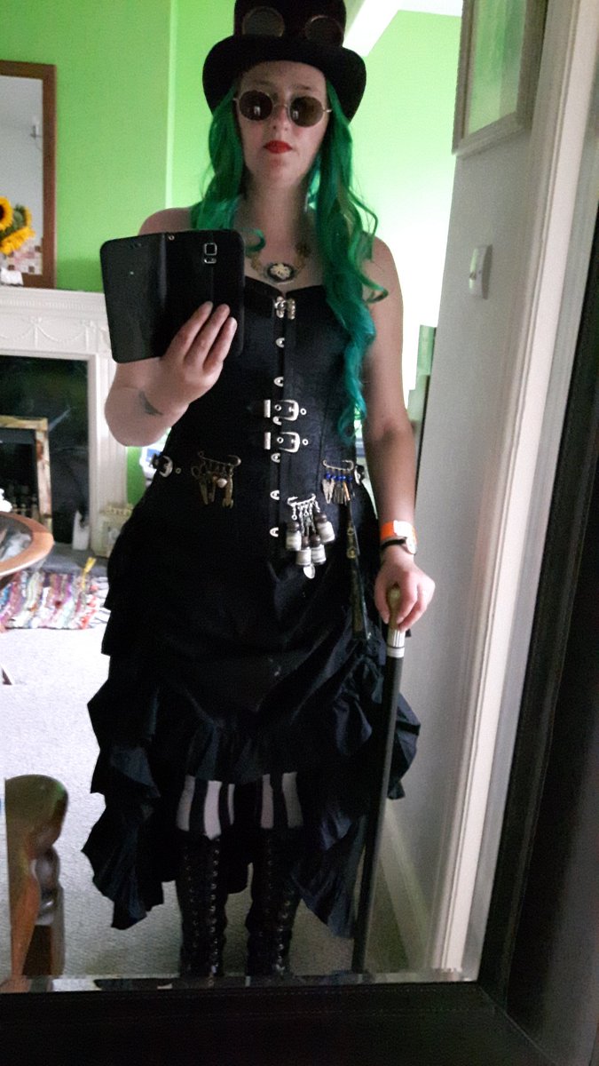 TammyWebsterX's tweet photo. Well, I'm home.
I think the outfit held up pretty well. Plus a couple of little additions 😉 xx #Asylum #Steampunk #Asylum2017 xx https://t.co/XNDZ7bR3uE