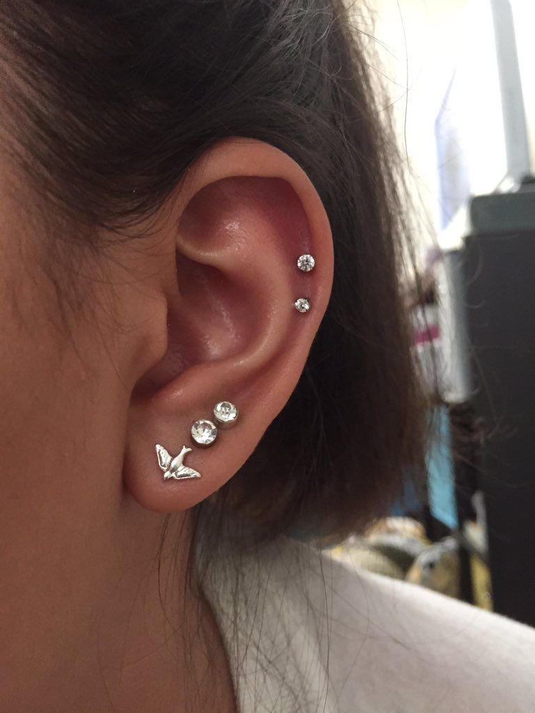 Earrings tweet media