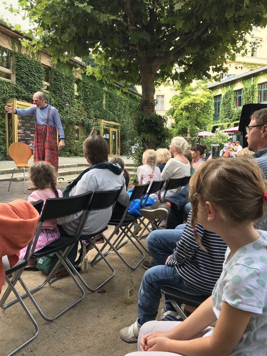 francescabolino's tweet photo. #theater #berlin #gallitheater 🤡#kidsdeserveit https://t.co/7yaxQfvOKv