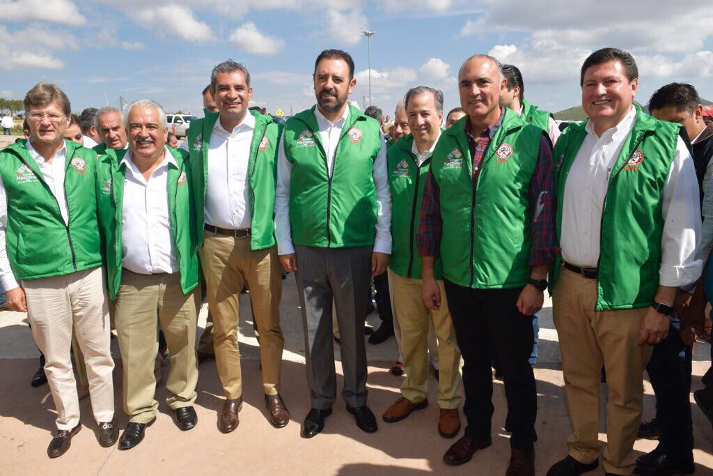 ppcalzada's tweet photo. En representación del Presidente @EPN llegamos a Zacatecas para inaugurar el #79CongresoCNC https://t.co/jSOfMCQRZj