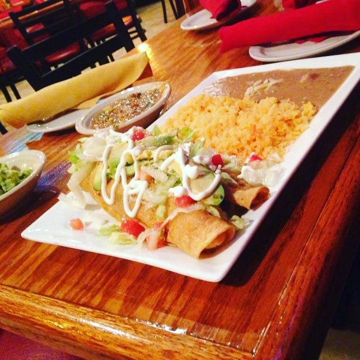 Who's ready for some delicious Mexican food this weekend?! 🌯🍻
#Chiltepes #MexicanFood