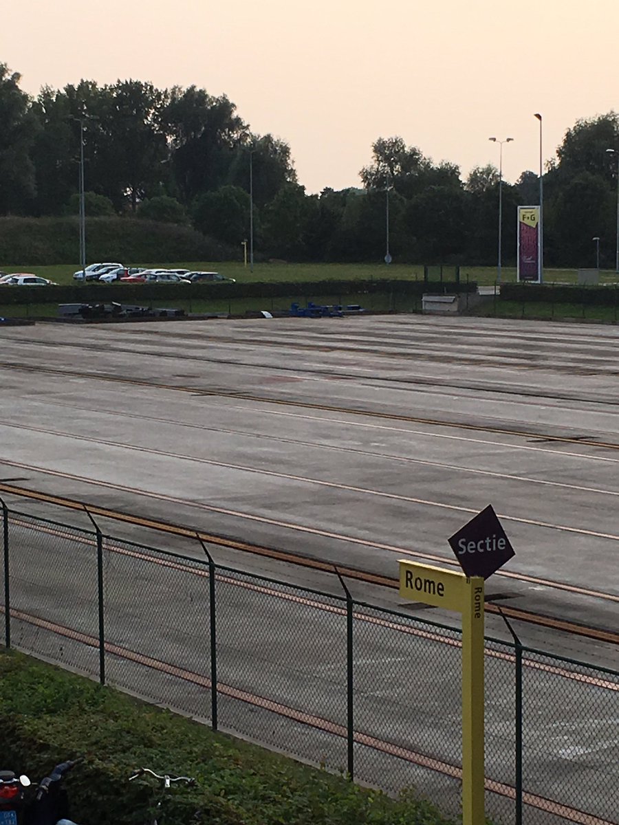 Stefandepefan's tweet photo. Fanzone Lazio al klaar. #vitesse #vitlaz #ELloting https://t.co/5qjxNvZDa4