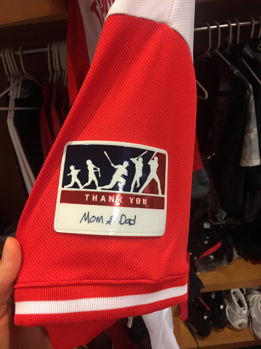 ImYourTA's tweet photo. Gotta give a shout out to my parents.  Blessed to be able to wear this uniform and it wouldn't be possible w out them. #PlayersWeekend https://t.co/TZDJ1hyhwm