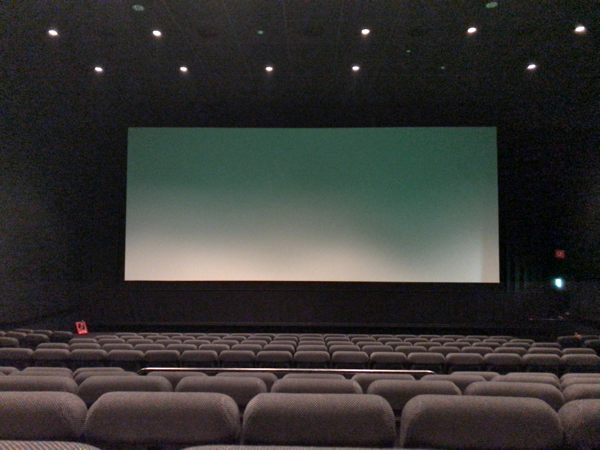 ゆっきい Movix柏の葉 シアター2 座席数360 車椅子席3 センター15番 O列のみ15 16番 スクリーン中段はl列 写真はk 15 サラウンドsp 6基 バックsp 6基 Eaw 上映中に壁の緑色ライトの部分にスクリーンの光が反射するのが気になる 映画館鑑賞