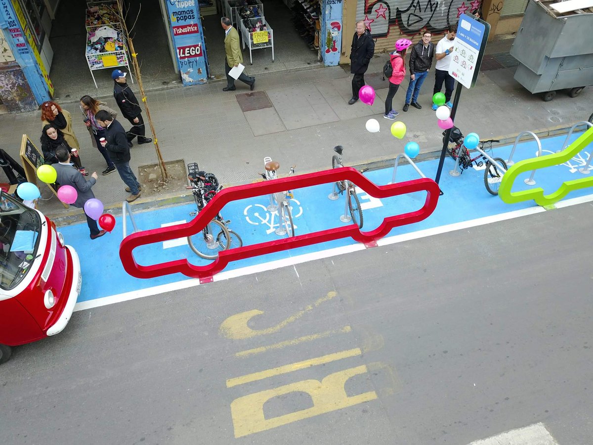 plazasbolsillo's tweet photo. Felicitaciones a los amigos de @sercotecrm @Muni_Stgo @IntendenciaRM x esta gran idea que quita espacio al auto y lo entrega a la bicicleta https://t.co/qLu60saqEC