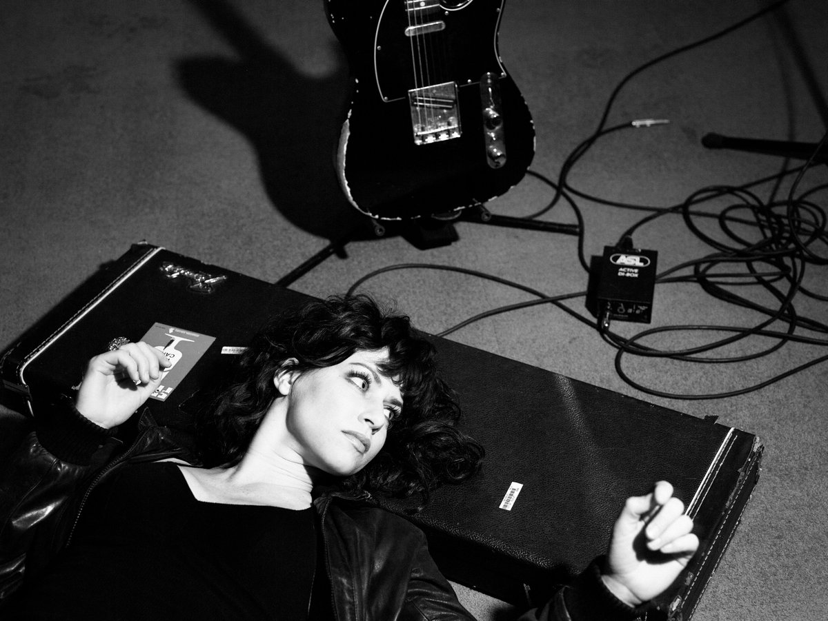 Kom nog langs voor een drankje, een voorstelling en een geweldig optreden van Ellen ten Damme! <a href="/tendamme/">Ellen ten Damme</a> #showmansfair #berlijnplein #muziek