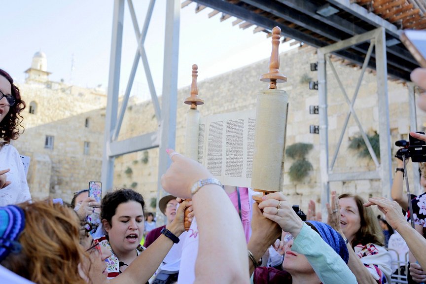 Womenofthewall's tweet photo. She told me to take off my cardigan...and then it happened. She told me to lift up my skirt.
https://t.co/QL6AP0gVNW
#AllJews #WomensRights https://t.co/iF9JUEXEta