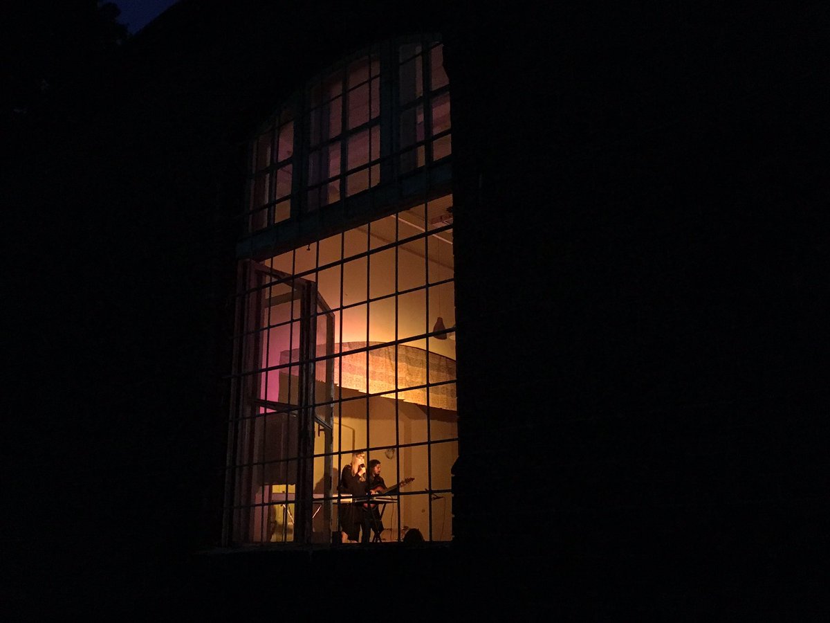 fundacjazpasja's tweet photo. Na scenie gra #Strzyga #SzopArt #Katowice #Szopienice https://t.co/JmrQOup8ei
