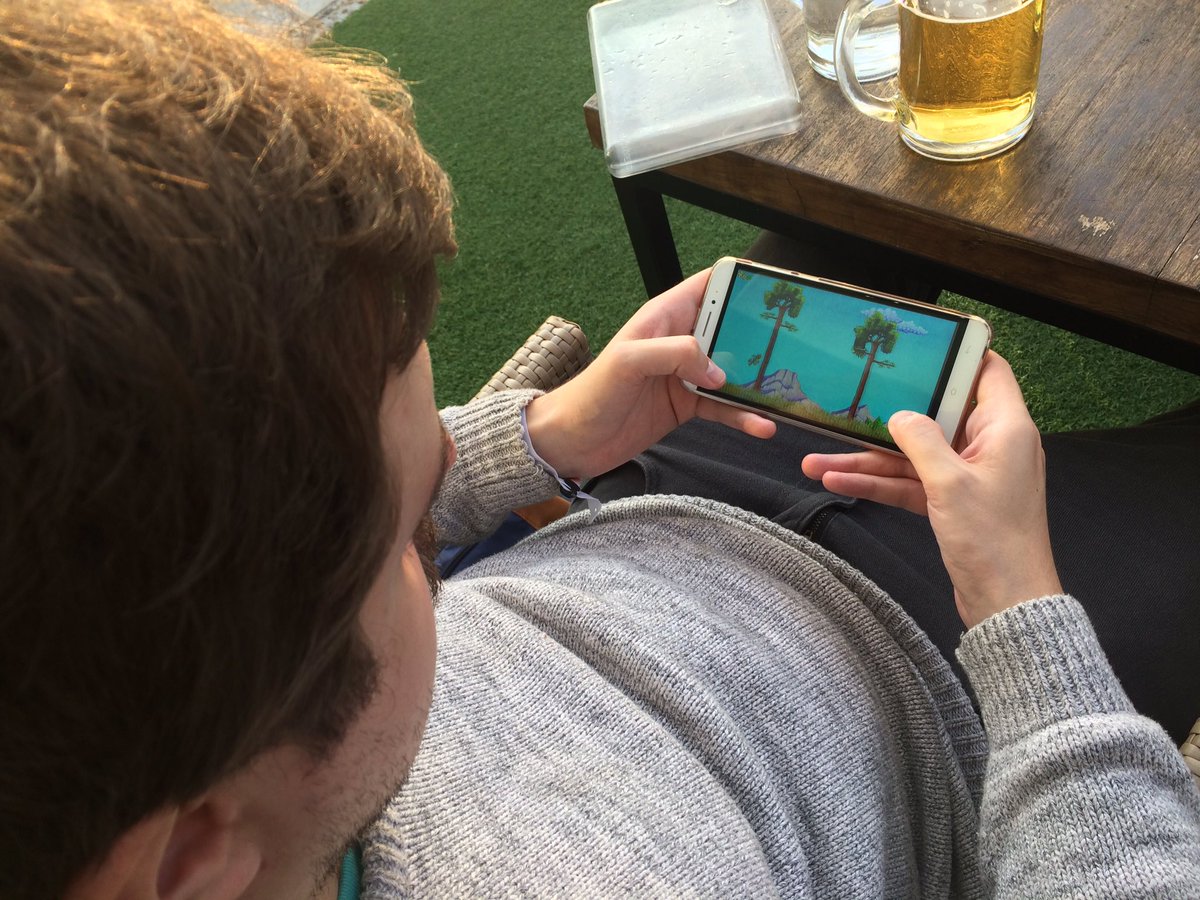 studio_genkan's tweet photo. Craig's new addiction - Chameleon Swing @FireTwinGames https://t.co/FjVxysMQBj