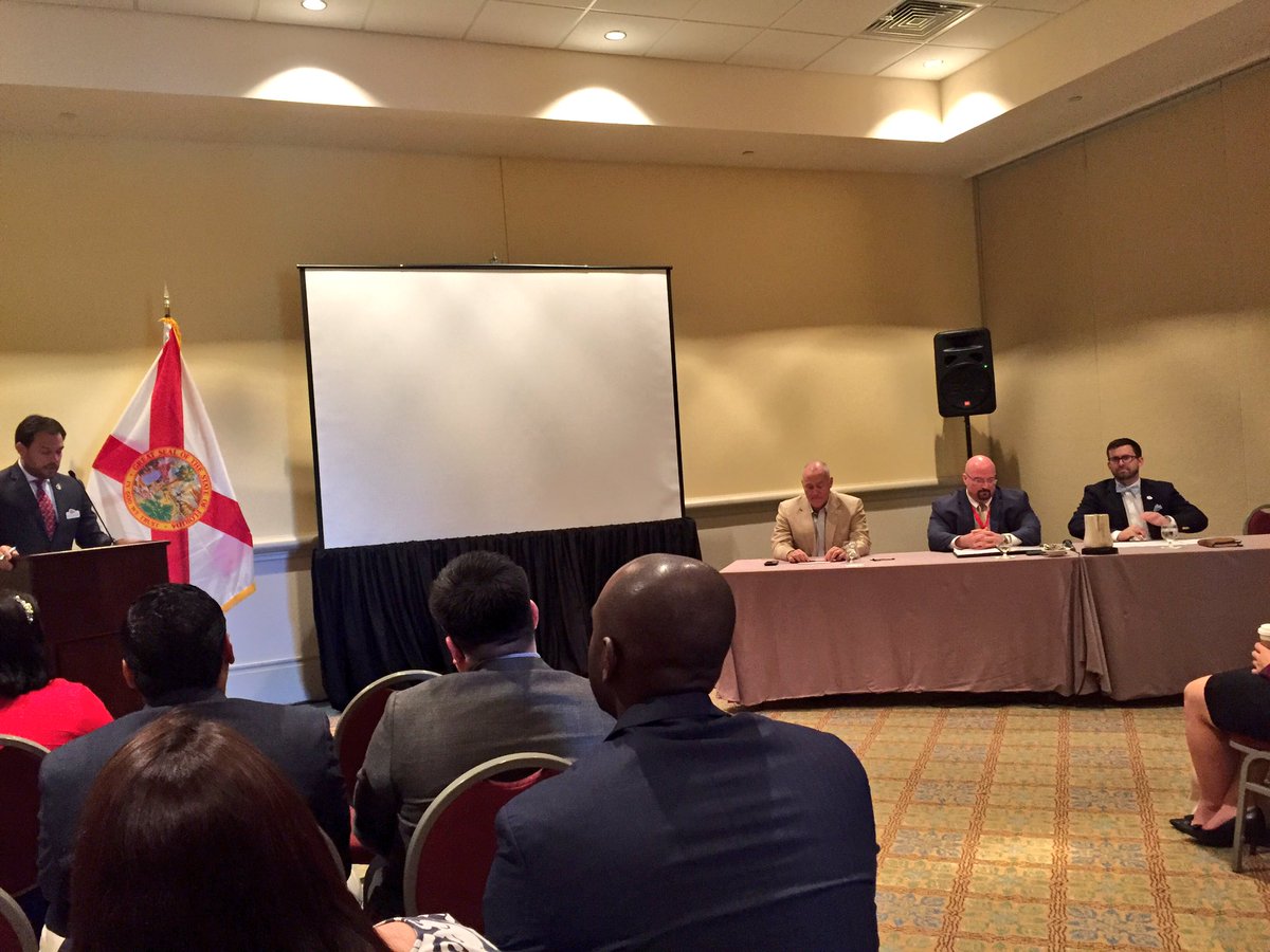 FFCR's tweet photo. Packed room for the "Jobs, Jobs, Jobs" panel at the @OrangeCountyYR Summit moderated by @EddieJFernandez! #OCYR #LetsGetToWork #FFCR https://t.co/ljjRjSsu1O
