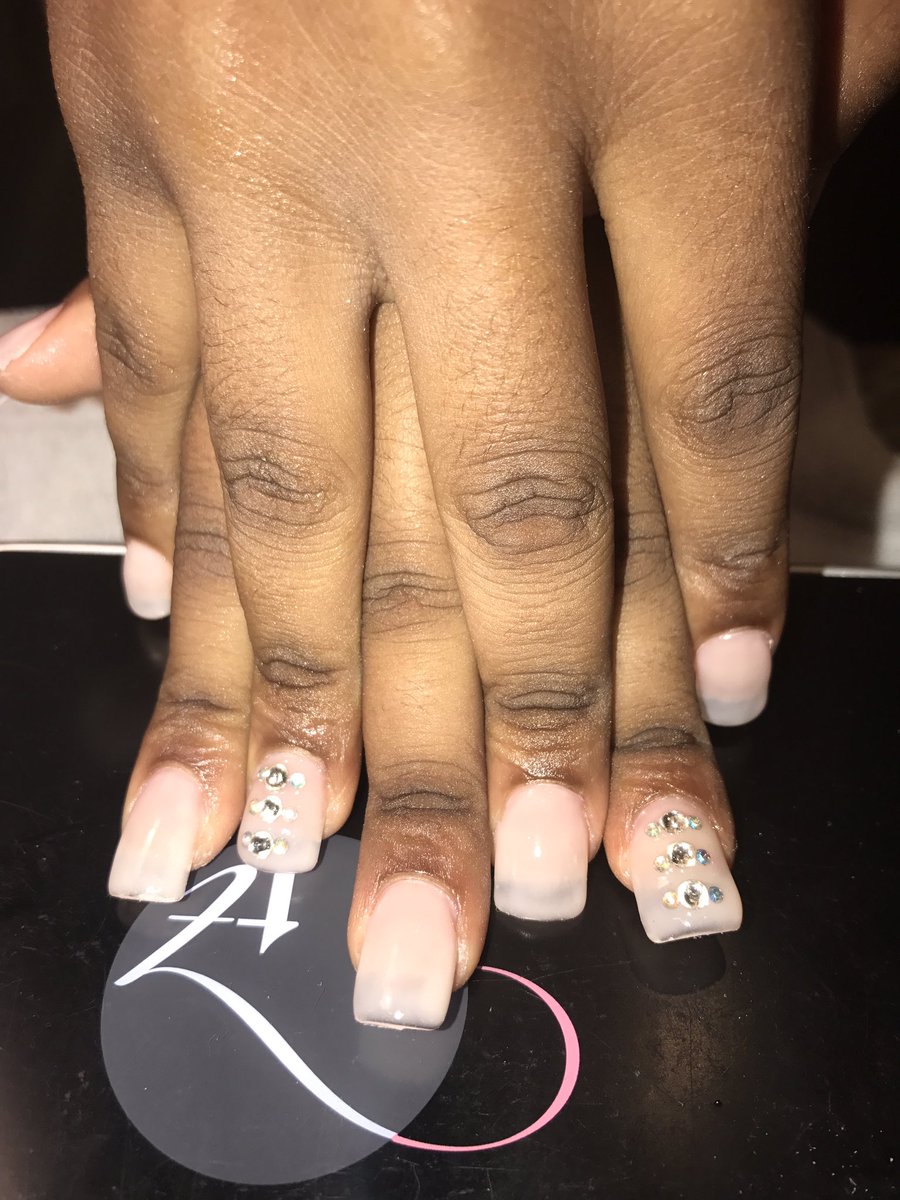 nails_by_nique's tweet photo. @Entitybeauty #nudefishnets #fullset https://t.co/ZUpVV046bB