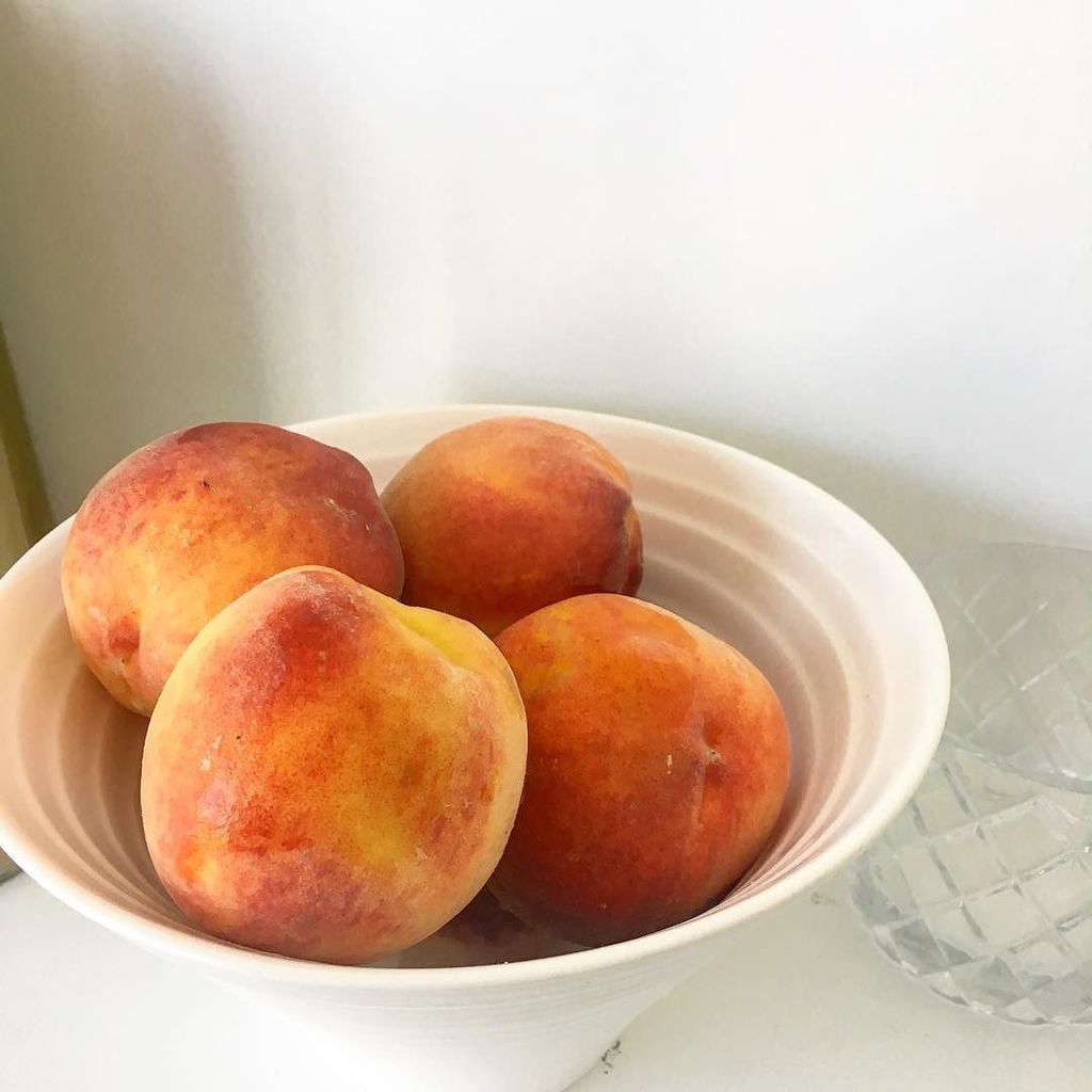 HMHevents's tweet photo. Niagara peaches are everywhere right now! A simple bowl of bright fresh fruit is perfect to add some colour to the kitchen 🍑 https://t.co/18KiorIsXD