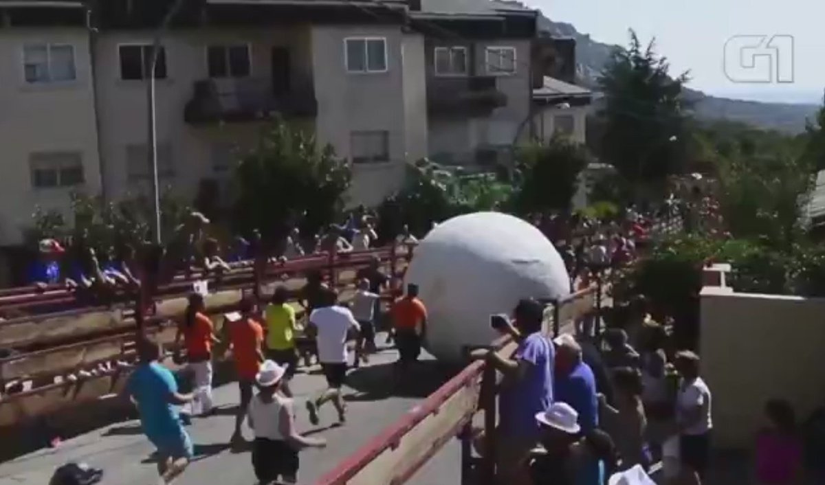 Bolas gigantes de 200 kg substituem corridas de touros na Espanha; veja vídeo #Natureza #timbeta #SDV #RT #BetaAjudaBeta