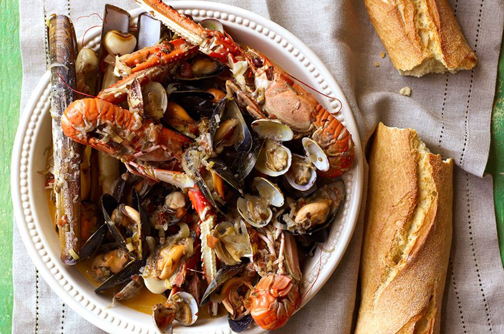 Fishboxuk's tweet photo. Any shellfish lovers out there? 😍😍😍 Our eyes are popping at this plate! #shellfishsaturdays https://t.co/riCUJ6jTrk