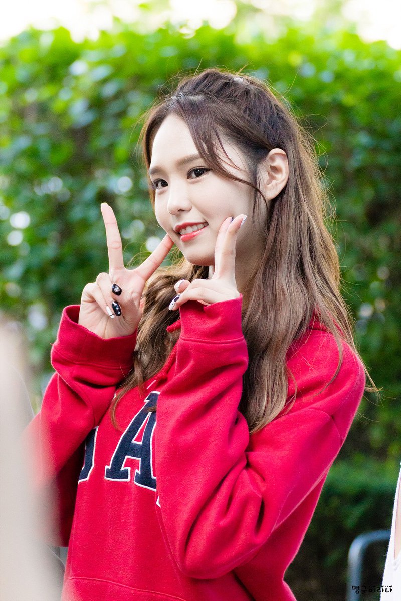 blackhoney1222's tweet photo. wtf she's damn cute 😭😭 https://t.co/tnk7t8a5f3