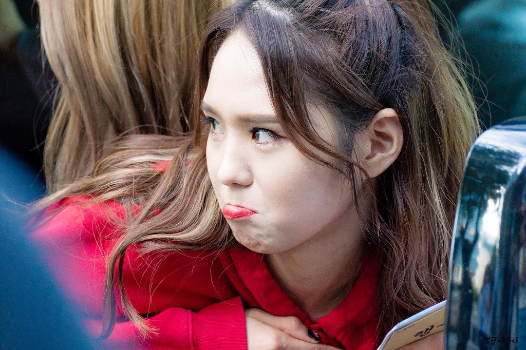 blackhoney1222's tweet photo. wtf she's damn cute 😭😭 https://t.co/tnk7t8a5f3