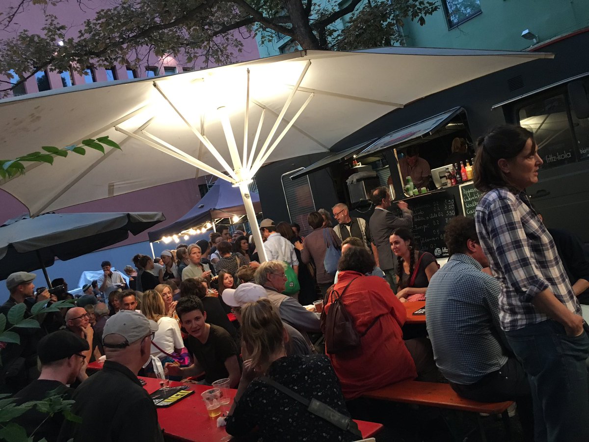 blnensemble's tweet photo. heute: #BE-Housewarming mit allen alten und neuen Kolleginnen und Kollegen inkl. Energetisierung und Chilli for free. hier sind wir! https://t.co/lyhok7hbNd