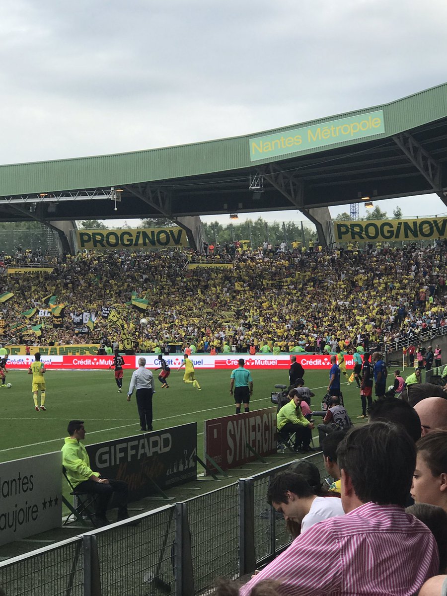 usfamanagement's tweet photo. Fc Nantes vs Olympique Lyonnais 
@S_Moutoussamy @MyzianeMaolida  #UsfaManagement #FCNOL 💪🤙 https://t.co/kxUiGAgpzj