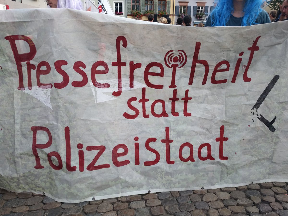 Demo jetzt in #Freiburg - gegen Zensur und Überwachung! #linksunten #indymedia #StopWatchingUs
