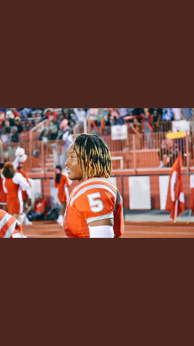 WooSZN5's tweet photo. We So Proud Of Him 🏈🙏🏾 #FlyHighChris👼🏾 #S/oTheO-Line https://t.co/XyMJdMPD0O
