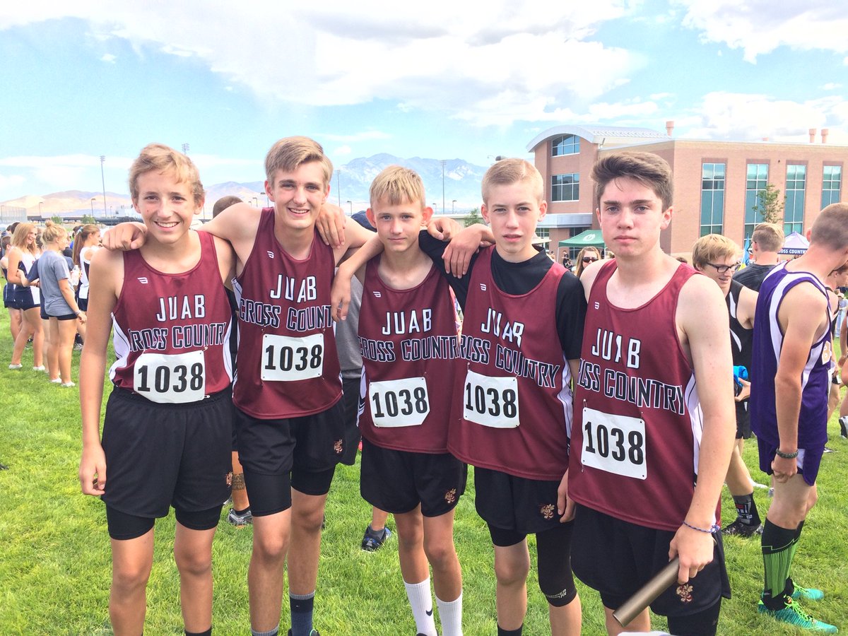 JuabXC's tweet photo. Grass Relays race today. Teamwork makes the dream work!! #gojuab https://t.co/YAkl34ZhI8