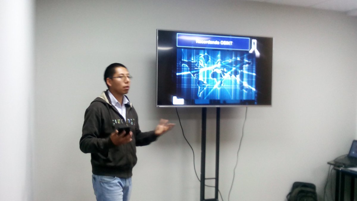 UnD3sc0n0c1d0's tweet photo. Ya hemos iniciado las charlas en el #Hack4Tarija
Ahora @ru316 en escena! https://t.co/sRWHBcykyt