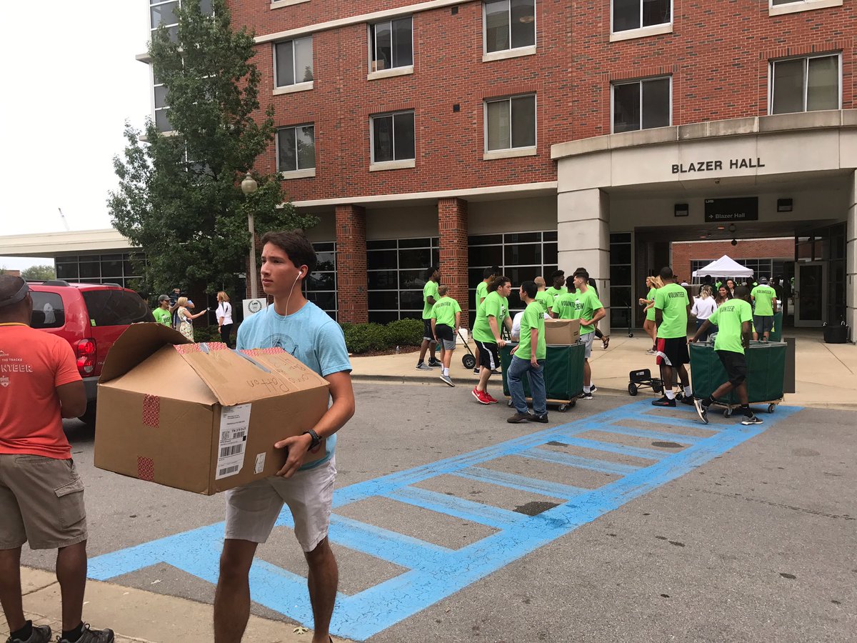 UABNews's tweet photo. Welcome Home #UAB2021! π²π‘#BlazerMoveIn https://t.co/Xc7Wo2o4mN