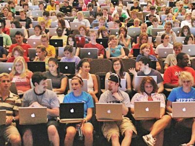 NMTIFAMP's tweet photo. Universities should ban PowerPoint — It makes students stupid and professors boring

 https://t.co/BGHb6AU9Pf https://t.co/ZLw0FG9ZWr