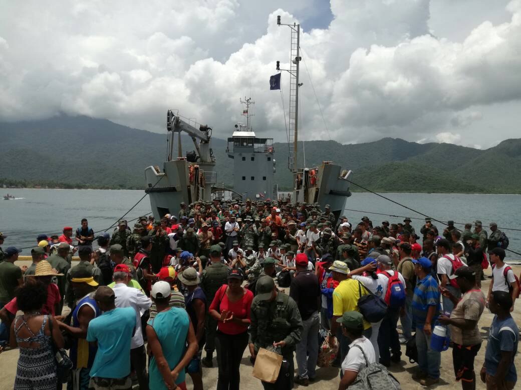 AB_DNALO's tweet photo. Atraque en ANTV Unidad de @ArmadaFANB , con personal de la milicia y poder popular. ALM Herrera Balza en union civico-militar https://t.co/kZzpGp30Yn