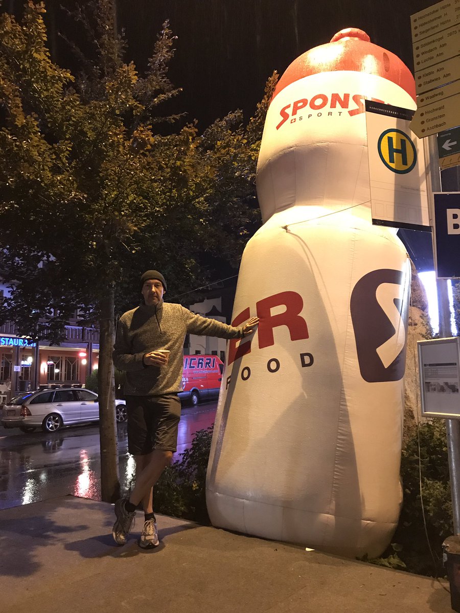 An den Ötzi Laben gibts dieses Jahr Sponser Produkte, sehr cool, die Riegel und Gels haben mich seit 2007 durch einige hatte Rennen gebracht