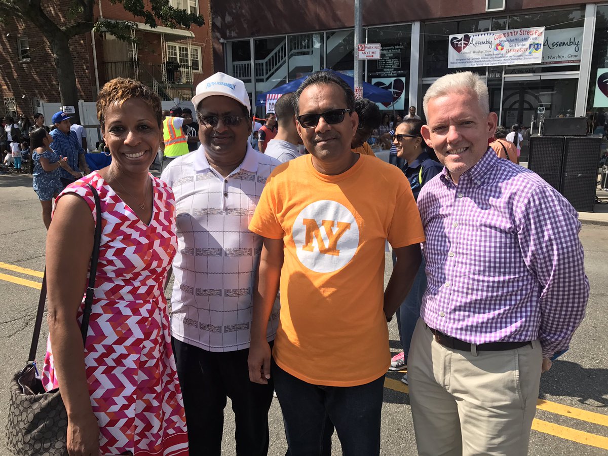 JimmyVanBramer's tweet photo. Great to talk with voters about @AdrienneCD28 in Richmond Hill! https://t.co/oXRzZvplav