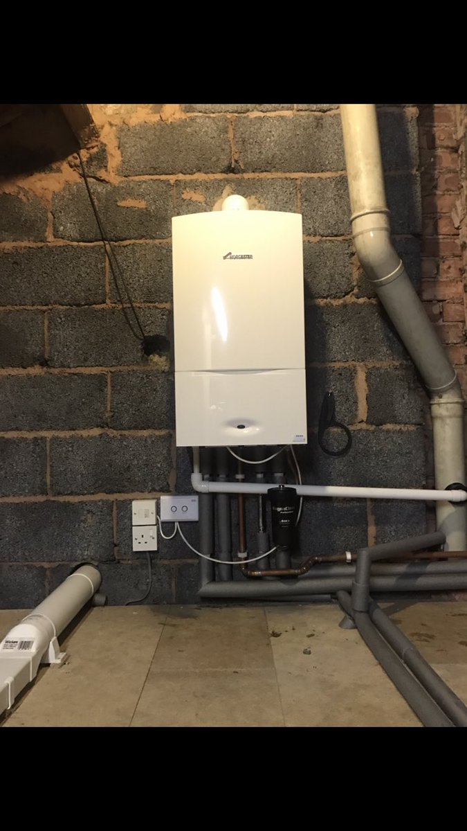 rhinoheating's tweet photo. Today's baxi out Worcester in combi swap @WorcesterBosch @ADEY_Pro https://t.co/Ff75BCYekq