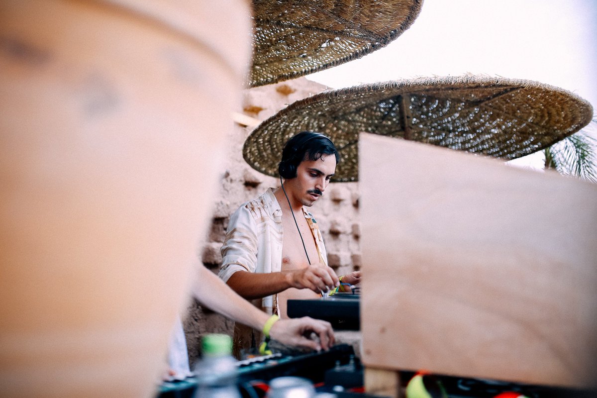 atlaselectr0nic's tweet photo. Nu Guinea blasting some awesome sounds at the Pool Stage ๐ #AE17 #Marrakech #Poolsides https://t.co/0XvDDqkUaB